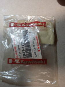 カワサキKAWASAKI純正部品　品番92037-1621　クランプレバーホルダー（229231）ＫＬ110Ａ8Ｆハンドル