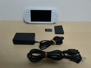 SONY　PSP-3000　パール・ホワイト　完動品　充電器 & 純正バッテリー & メモステ4GB 付属　クリックポスト発送
