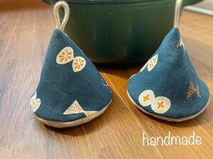 ☆ハンドメイド☆三角鍋つかみ☆北欧風ちょうちょネイビー