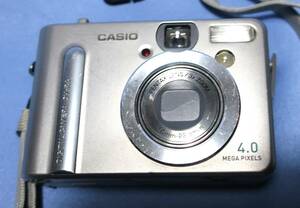 ■casio DEGITAL CAMERA カシオデジタルカメラ本体 QVーR4 4.0MEGA PIXELS 元箱 取扱説明書　リチュームイオン電池（２）専用USBケーブル