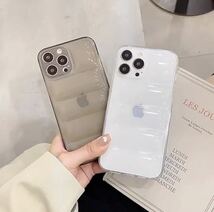 【ヤマト便送料込み】iPhone11/12/13用ケース■ダウンジャケット調■韓国/人気/モコモコ/耐衝撃◎クリア・クリアブラック◎新品◎匿名発送_画像4