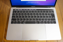 【美品】Apple MacBook Pro 13.3 A1706 2.9GHz/16GB/512GB SSD/Touch Bar/電源アダプタ付/USB-Cケーブル/ケース付き_画像2