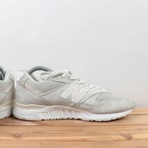 z8003【840】ニューバランス US8 26.0cm/灰 グレーアイボリー newbalance メンズ スニーカー 中古_画像5