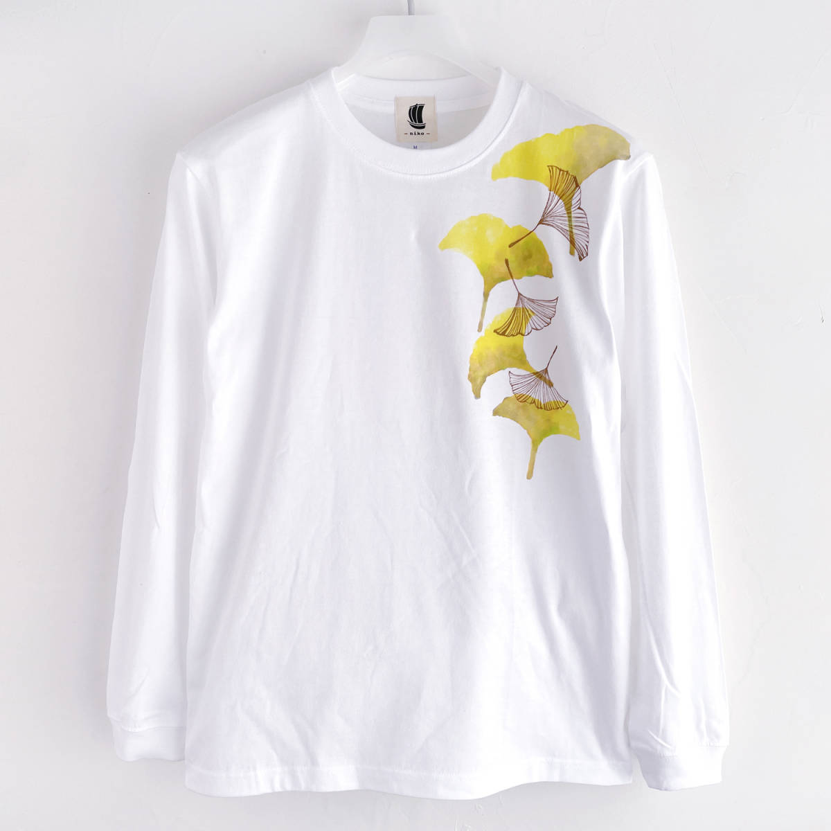 T-Shirt mit Ginkgo-Muster, Weiß, M Größe, handgezeichnetes Langarm-T-Shirt mit gerippten Ärmeln, langes T-Shirt, Ginkgo, T-Shirts, Lange Ärmel, Mittlere Größe