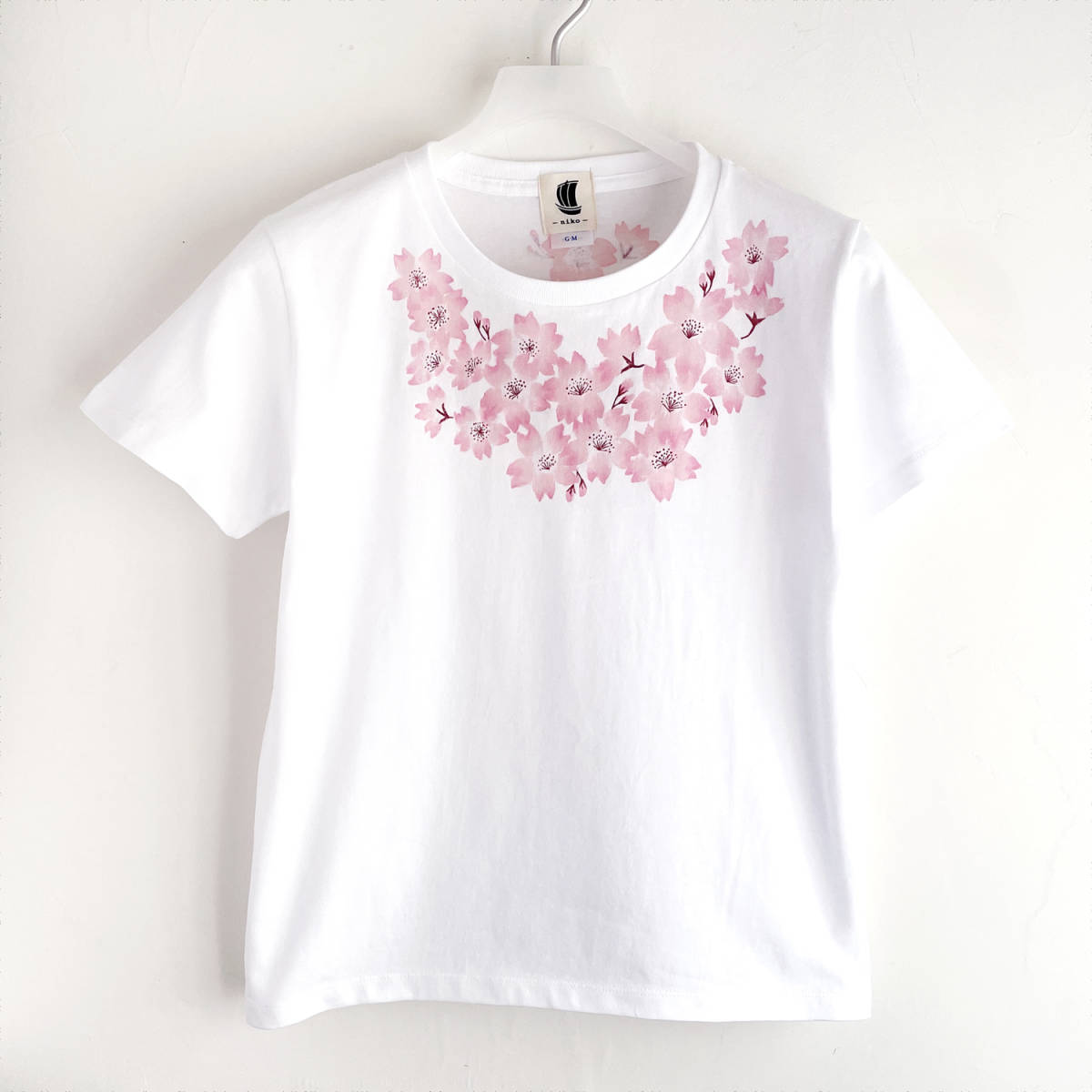 여성용 티셔츠, M 사이즈, 하얀색, 코사지 벚꽃 플로럴 티셔츠, 핸드페인팅 티셔츠, 중간 사이즈, 크루 넥, 무늬가 있는