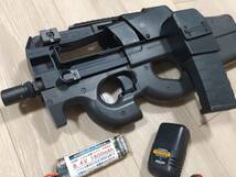 マルイ P90ライラクスBOXマガジン仕様 バッテリー充電器付 スタンダード電動ガン_画像10