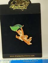 ● ディズニー Disney AUCTIONS pin チップ＆デールピン 　葉っぱパラシュート　LE100_画像2