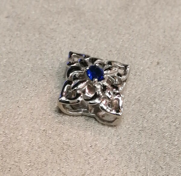 Pt1000（純Pt）アウイナイト0.04ct　ペンダントトップ　中古