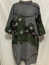 着物リメイク、正絹絞りのワンピース兼チュニック、黒地にグリーン花柄_画像1