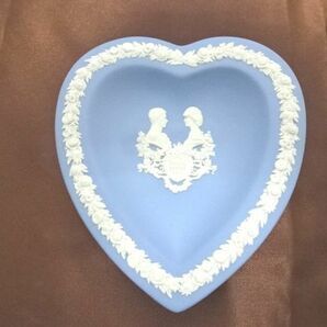 ウェッジウッド Wedgwood ハート型 ミニトレイ ROYAL BIRTH1982 箱付 美品の画像2