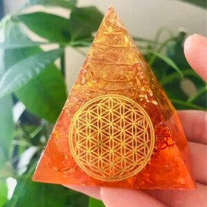 ☆【浄化】ハンドメイドピラミッド型オルゴナイト　フラワーオブライフ　水晶　オレンジ