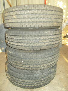 YOKOHAMAのスタッドレスタイヤ　185/80R14