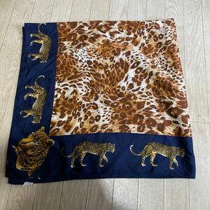 スカーフ ヒョウ柄　ヒョウ　ネイビー　大判　正方形　ファッション小物 ショール ストール 服飾小物 素材不明