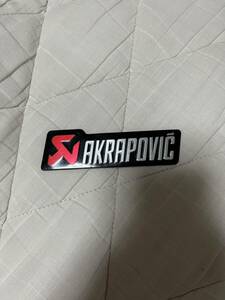 アクラポビッチ 耐熱ステッカー エンブレム　シルバー、レッド　AKRAPOVIC マフラーサイレンサー ステッカー