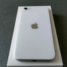 iPhone SE2【iPhone SE第2世代 128GB】【 Apple SIMフリー】【ホワイト】【外装総て新品 全交換済】【新品 大容量2250mAhバッテリー搭載】_画像4