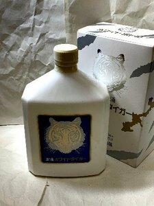 【未開栓】ホワイトタイガー　古酒 　本場泡盛 720ml 　陶器　 白ボトル　外箱あり