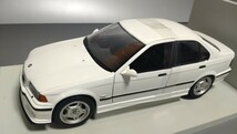 絶版希少 1/18 BMW M3 4ドアセダン E36 1994 3シリーズ UTモデル（オートアートグループ) ミニカー_画像3