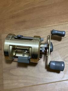 中古　SHIMANO CALCUTTA シマノ カルカッタ ４００　両軸 リール シーバス ヒラスズキ 遠投 カゴ アジ ワラサ 雷魚 バス 磯 真鯛