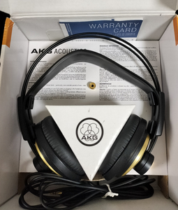 AKG K-121 studio ヘッドフォン