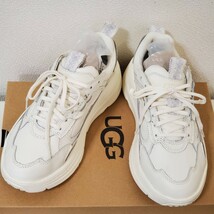 ■【美品/1円スタート】 UGG アグ CA1 23.5cm■レディース/スニーカー/ホワイト/ブランド/靴/厚底_画像1