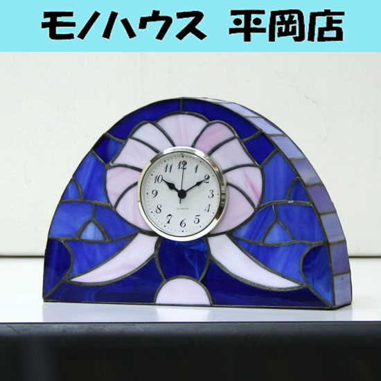 Retro stained glass table clock, quartz type, 3 hands, blue x pink, floral pattern, handmade, Sapporo City, Kiyota Ward, Hiraoka, Table clock, analog, General