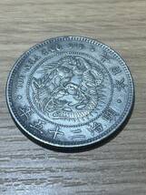 【APS-6451】古銭 一圓 銀貨 明治 25年 丸銀 約27g 1円_画像3