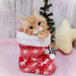 funwari■□■ 羊毛フェルト　サンタブーツに入ってごきげん猫ちゃん　茶トラ　猫　クリスマス　飾り　ハンドメイド