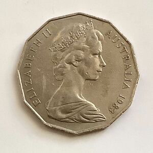 【希少品セール】オーストラリア エリザベス女王肖像デザイン 50セント硬貨 1983年 1枚