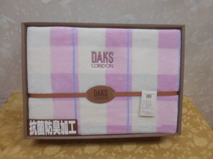 DAKS