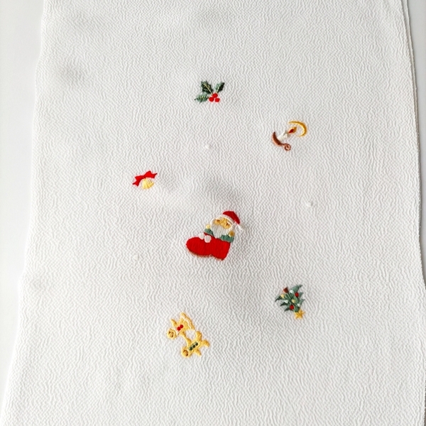 クリスマス柄　白　刺繍　正絹ちりめん　帯揚げ【衿秀 和想庵】 