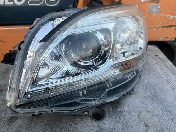 トヨタ マークXジオ ANA10 ヘッドライト 左 72-2 HID P7254 バラスト 85967-20020 031100-0570 ZIO 中古 ヘッドランプ