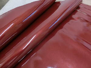 K10　赤ワイン　朱系　ソフトエナメル　１～１，２ミリ　最長部約89×48㎝　革小物レザークラフト材料　ハンドメイド　手作り　裁ち落とし