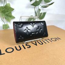 1円 LOUIS VUITTON ルイヴィトン ヴェルニ キーケース ミュルティクレ4 シリアルナンバー TN3103 ブラック × レッド 男女兼用_画像4