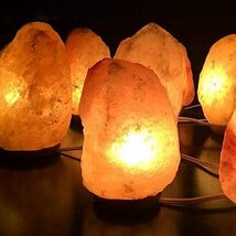 (2~3kg)バンブー ベースヒマラヤ岩塩ランプしの灯り ナチュラルクリスタル 岩塩ライト，電球2個_画像4