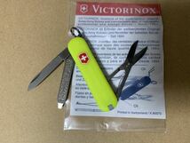 VICTORINOX　ヴィクトリノックス　新品未使用　マルチツールナイフ　夜光または蓄光タイプ　キーホルダーに最適なサイズ_画像4