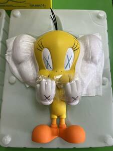 KAWS ORIGINALFAKE TWEETY (KAWS version) желтый оригинал поддельный наружная коробка есть внутренний стандартный товар towi чай желтый цвет Kaws meti com игрушка 