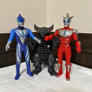 廃盤品　バンダイ　ウルトラヒーロー怪獣シリーズ ウルトラマンジードソリッドバーニング　アクロマッシャー　メカゴモラ