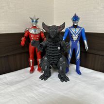 廃盤品　バンダイ　ウルトラヒーロー怪獣シリーズ ウルトラマンジードソリッドバーニング　アクロマッシャー　メカゴモラ_画像2