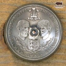 ◆大型 コンチョ ネジ式　ガーンジー島　25ペンス　エリザベス　女王　1981年　燻し　38mm　コイン　ボタン　パーツ_画像2