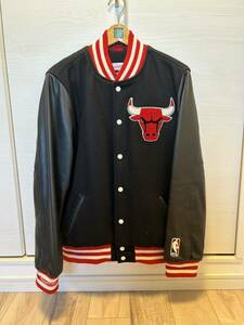 最高級　Mitchell&ness ミッチェルアンドネス　スタジャン　シカゴブルズbulls サイズM 袖レザー