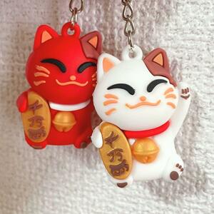【2個セット】招き猫キーホルダー　紅白セット　ストラップ　チャーム