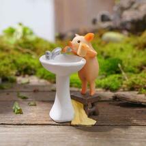 洗面台で歯磨きする子豚さんのミニチュアフィギュア　置物_画像6