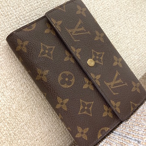 92Y2301101S未使用級 超美品 LOUIS VUITTON ルイヴィトン モノグラム ポルトトレゾール エテュイ パピエ 財布 検 ウォレット M61202