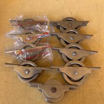 100円〜★未使用★オールステンレス戸車 9個まとめ 約30mm 5個 約36mm4個 18-8 三菱 含油合金メタル入 工事用材料 建物金具_画像1