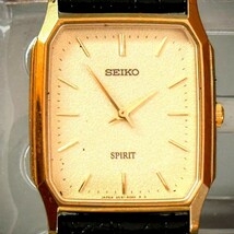 美品　セイコー SEIKO スピリットSPIRIT スクエア 5E31-5010 ゴールドカラー NICKEL ALLOY+S.S メンズ腕時計 稼働品_画像2