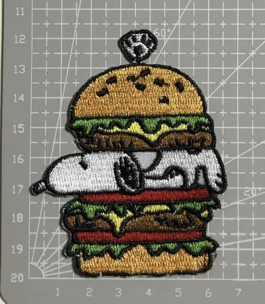 送料無料 4枚組ワッペン 刺繍 ハンバーガー スヌーピー アップリケ アイロン接着 ワンポイント
