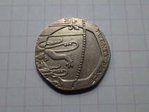 英20ペンス(0.2 GBP)ニッケル銅貨 2009年[ロイヤルシールド] #4肖像 046 コイン 世界の硬貨 解説付き_画像1