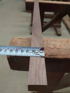 ウォルナット　WN　No.1125-C　無垢　乾燥材　角材（長さ810㎜ｘ幅25㎜ｘ厚み25㎜）1本　木材　DIY　棚板　小物作りに