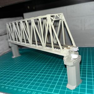 KATO　ユニトラック　Nゲージ　 単線トラス鉄橋（灰）〈S248T〉橋脚２個付き