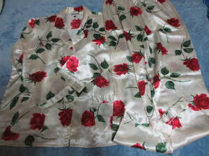 ◆【リズクレイボーンコレクション】白地に赤いバラ柄シルクパジャマ◆